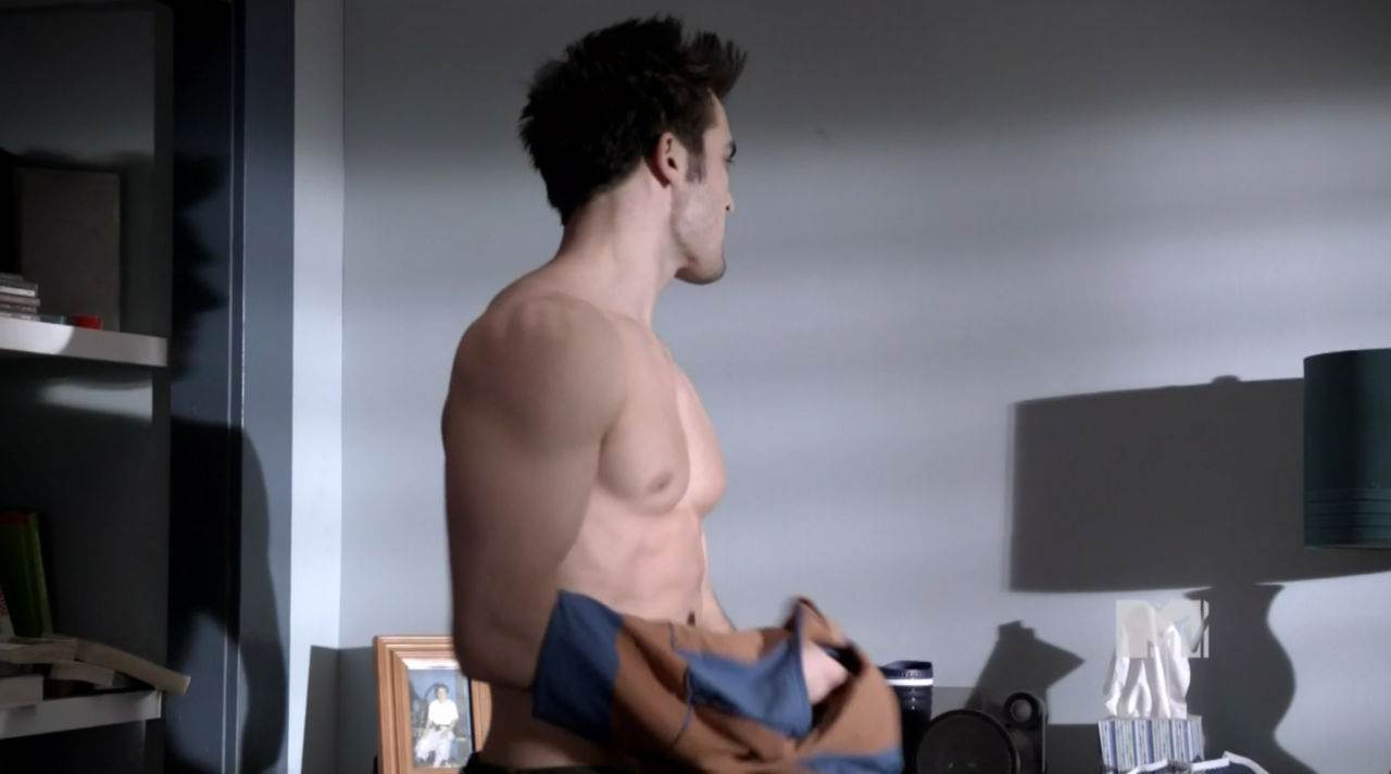 Colton Haynes & Tyler Hoechlin Shirtless in Teen Wolf Ep 1×09