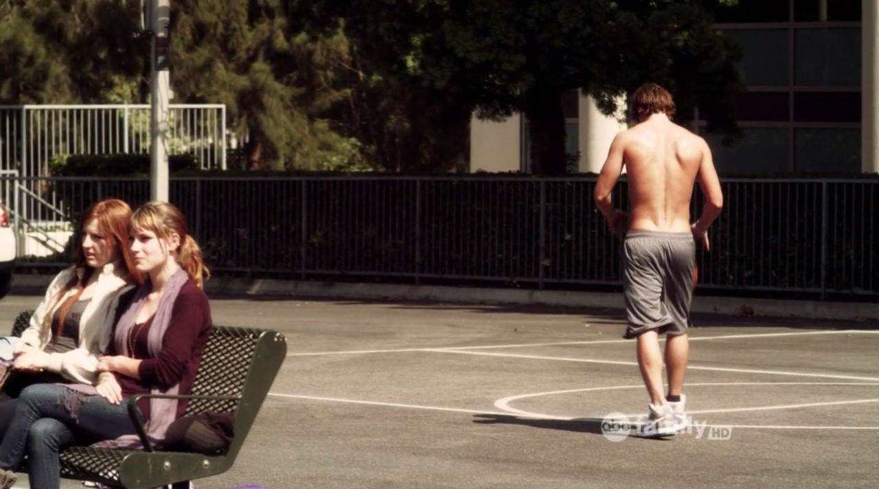 Drew Van Acker Shirtless in Pretty Little Liars Ep 2&times;04