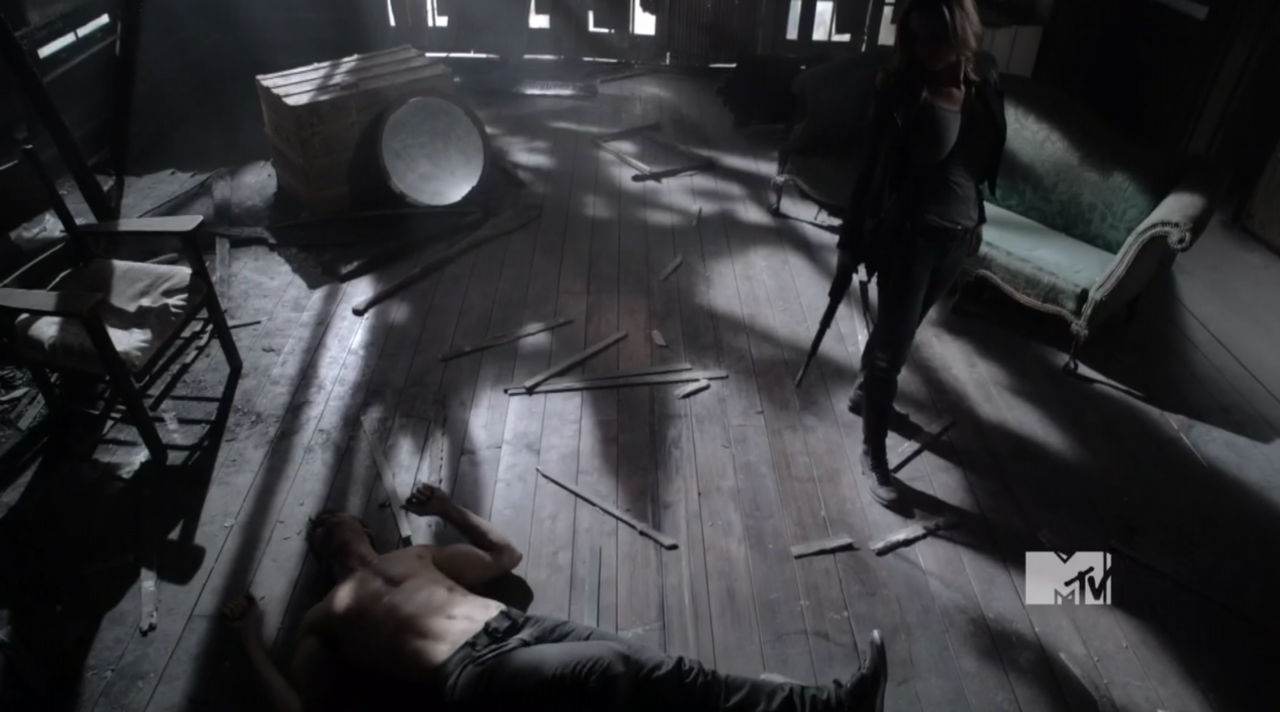 Colton Haynes & Tyler Hoechlin Shirtless in Teen Wolf Ep 1&times;05