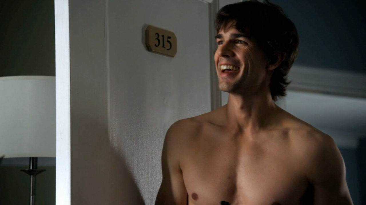 Christopher Gorham Shirtless in Covert Affairs Ep 2×03