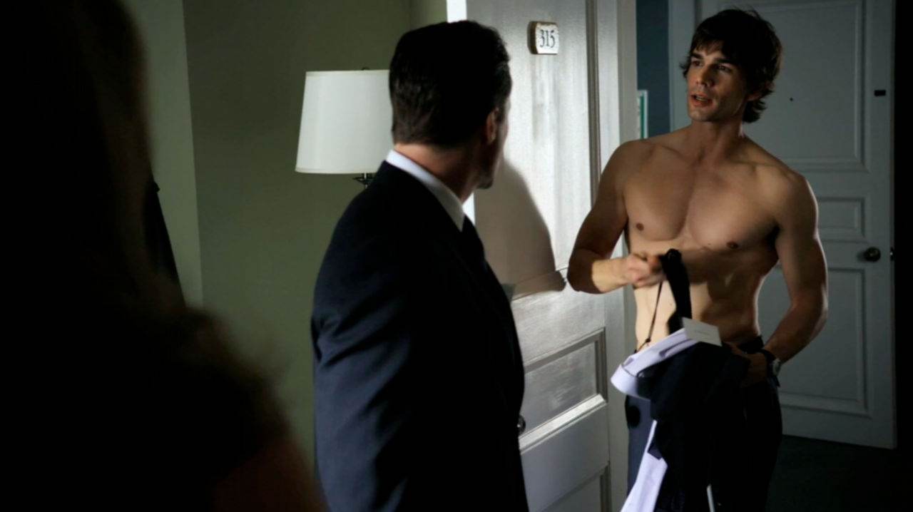 Christopher Gorham Shirtless in Covert Affairs Ep 2×03