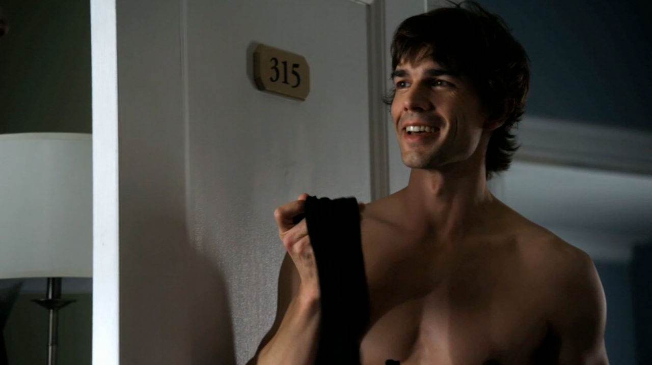 Christopher Gorham Shirtless in Covert Affairs Ep 2×03