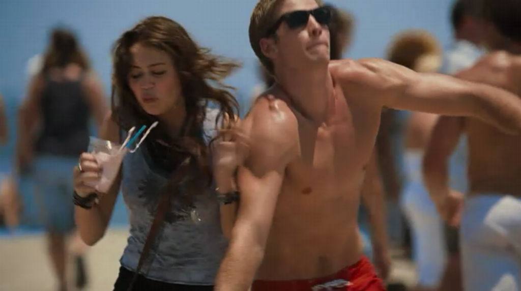 Liam Hemsworth Shirtless in The Last Song