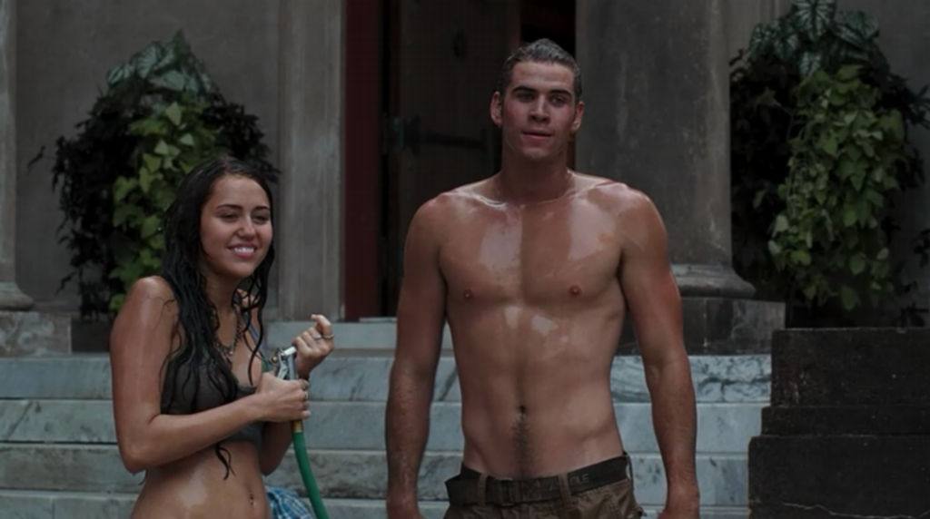 Liam Hemsworth Shirtless in The Last Song