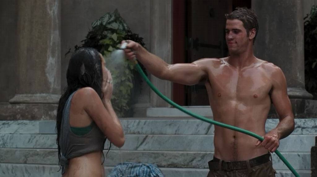 Liam Hemsworth Shirtless in The Last Song