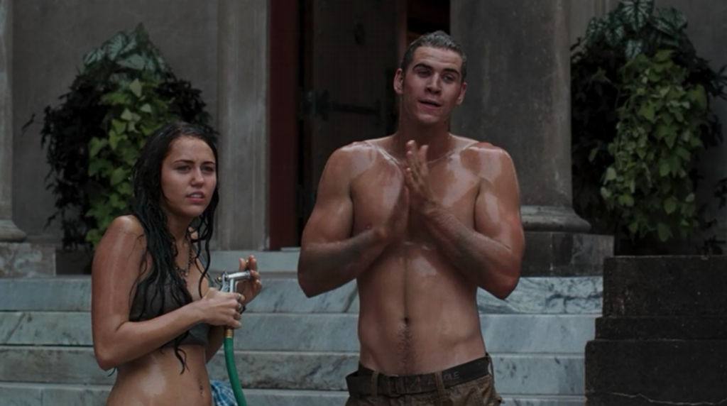 Liam Hemsworth Shirtless in The Last Song