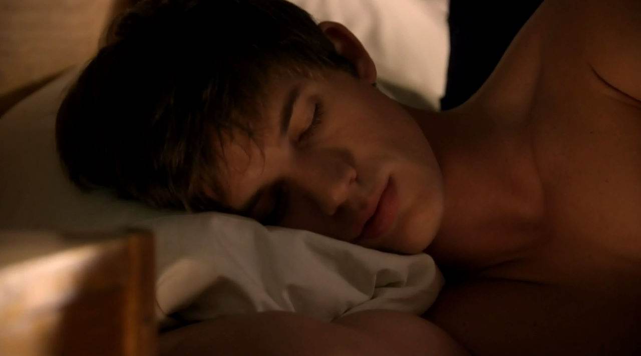 Matt Lanter Shirtless Yet Again on 90210 (Ep 3&times;07)