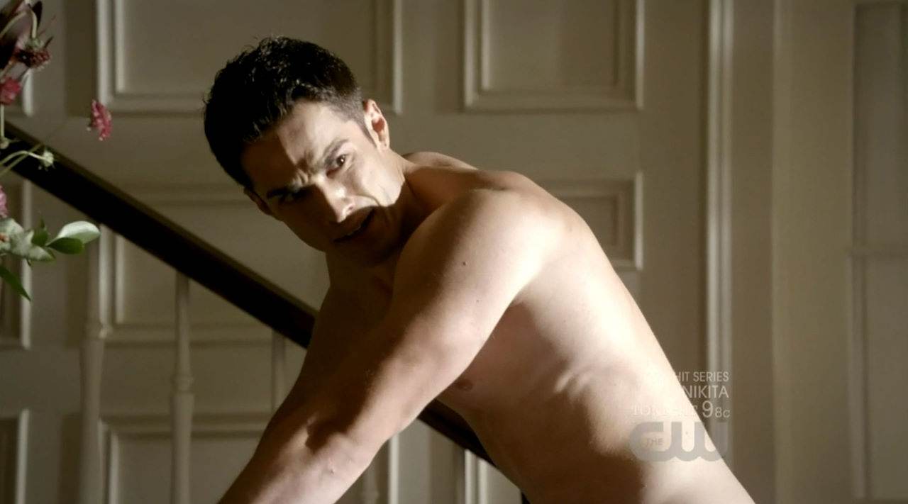 Michael Trevino Shirtless in Vampire Diaries Ep 2×02
