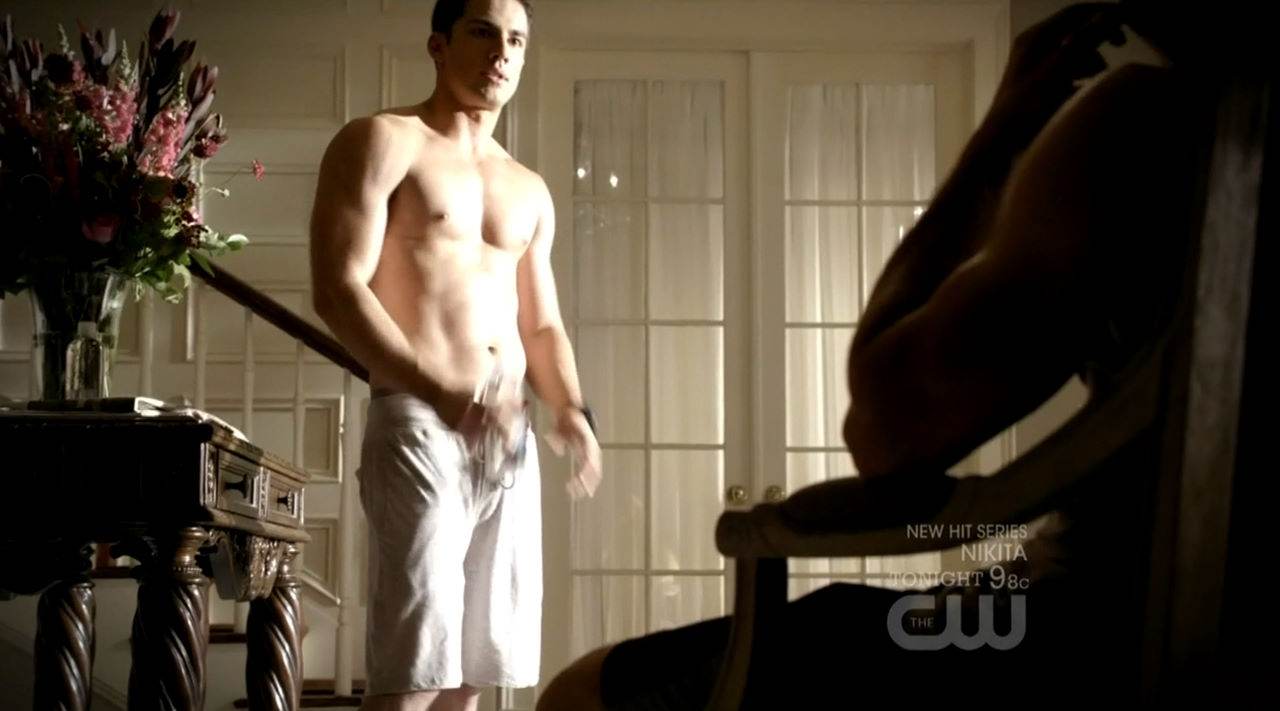Michael Trevino Shirtless in Vampire Diaries Ep 2×02