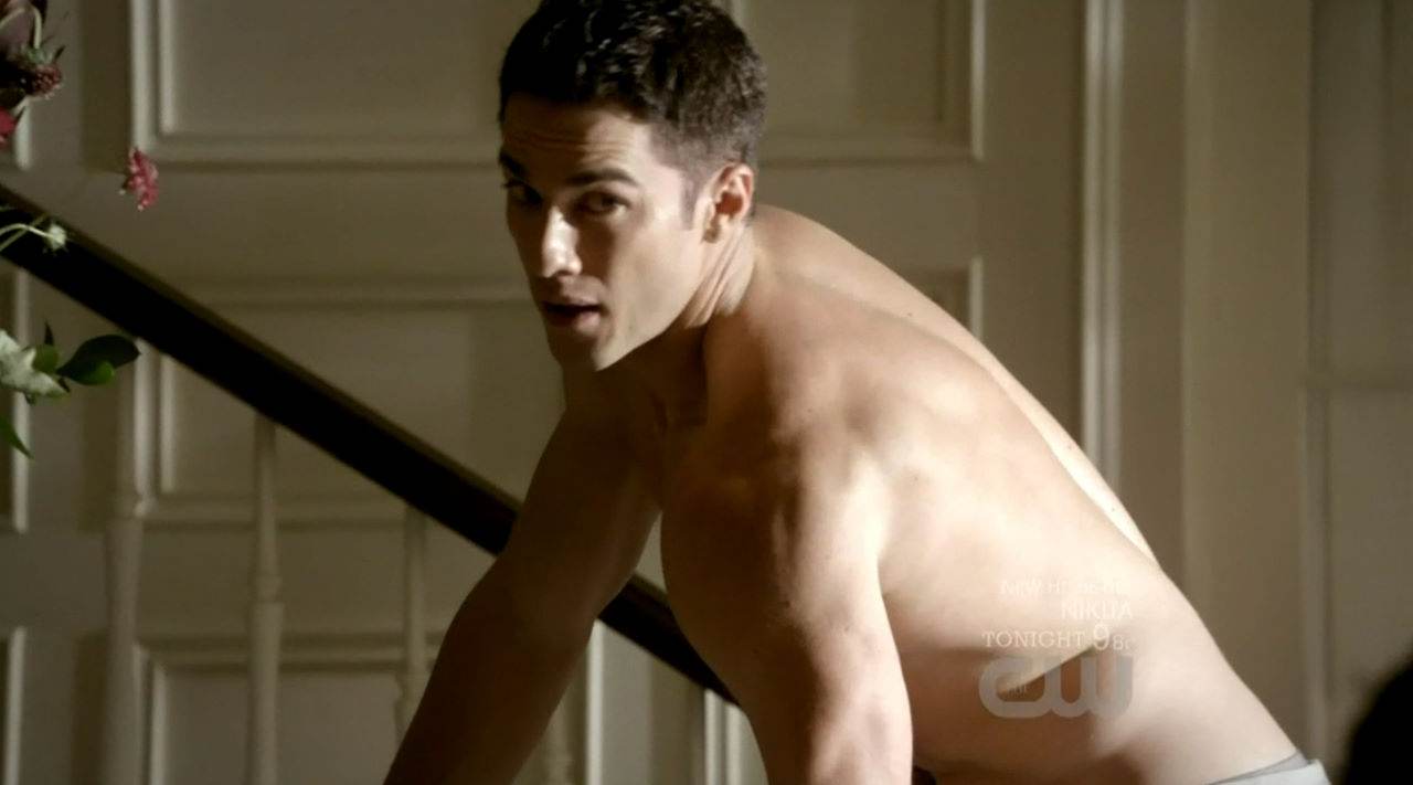 Michael Trevino Shirtless in Vampire Diaries Ep 2×02