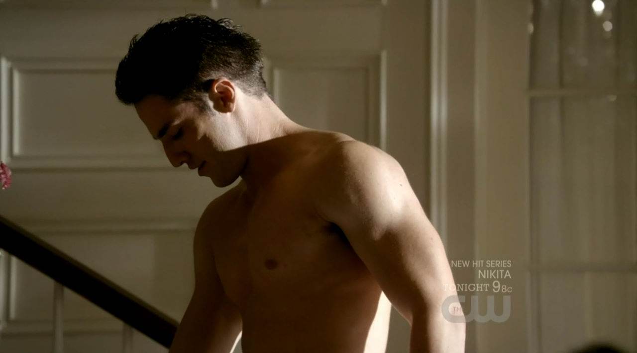 Michael Trevino Shirtless in Vampire Diaries Ep 2×02