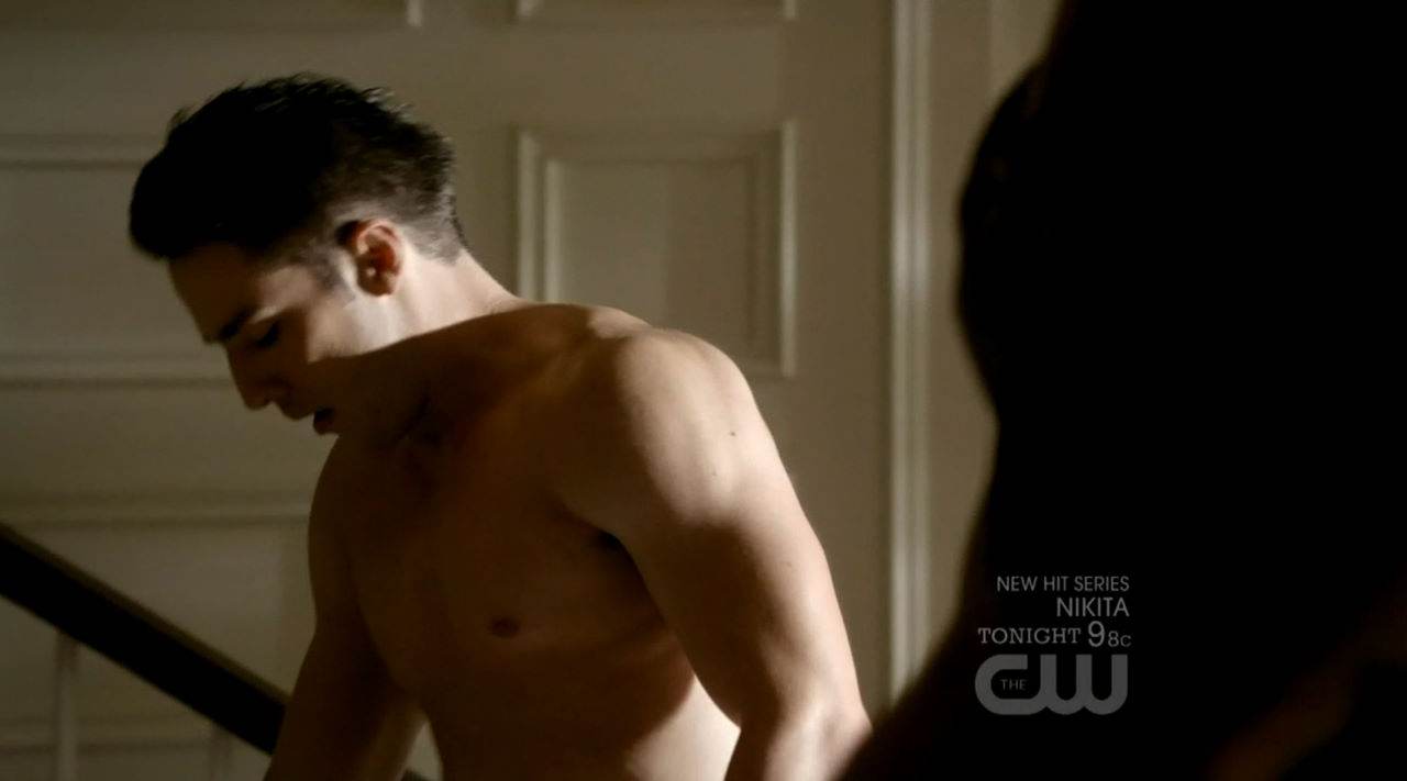 Michael Trevino Shirtless in Vampire Diaries Ep 2×02