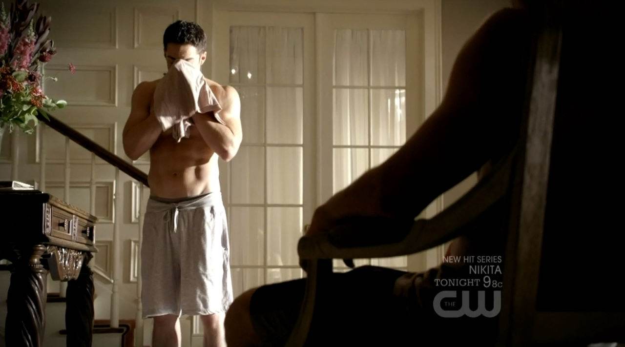 Michael Trevino Shirtless in Vampire Diaries Ep 2×02