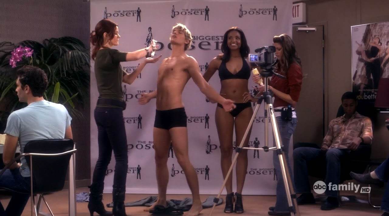 Chris Zylka & Ethan Peck Shirtless in "10 Things I Hate About You" Ep 1&times;16