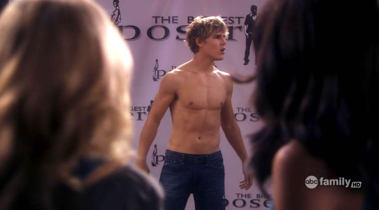 Chris Zylka & Ethan Peck Shirtless in "10 Things I Hate About You" Ep 1×16