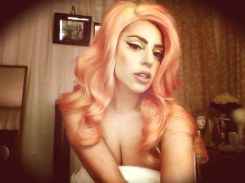 Lady Gaga กับทรงผมแปลกๆ