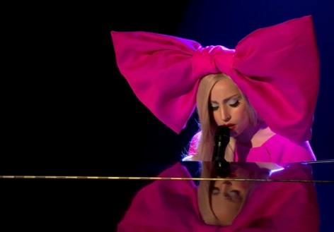 Lady Gaga น่ารักมากๆ @ Alan Carr Chatty Man