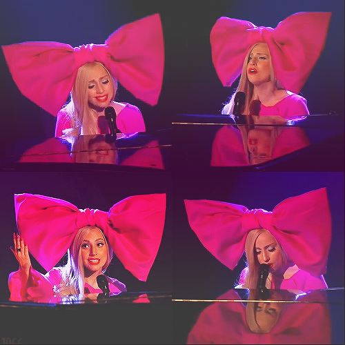 Lady Gaga น่ารักมากๆ @ Alan Carr Chatty Man