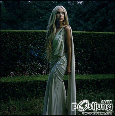 คลิปโปรโมตรายการพิเศษของกาก้า "A Very Gaga Thanksgiving"ในแบบ Official