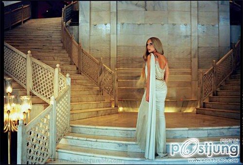 คลิปโปรโมตรายการพิเศษของกาก้า "A Very Gaga Thanksgiving"ในแบบ Official