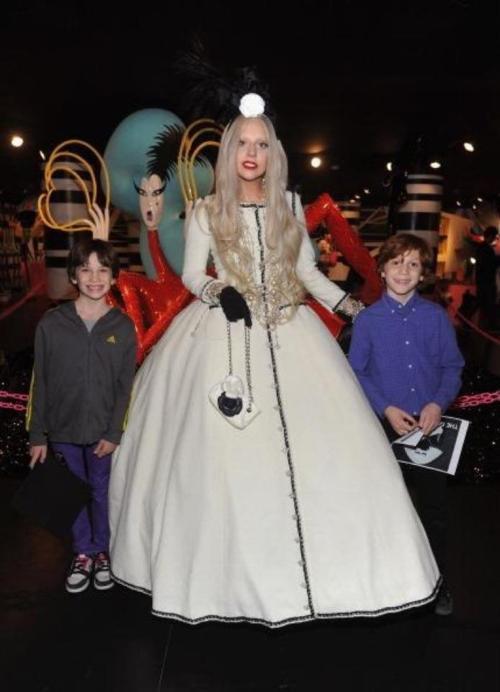 Lady Gaga Barney NYC กับชุดสวยๆของ Chanel