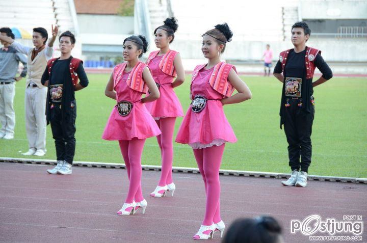 สีชมพู บ่าย