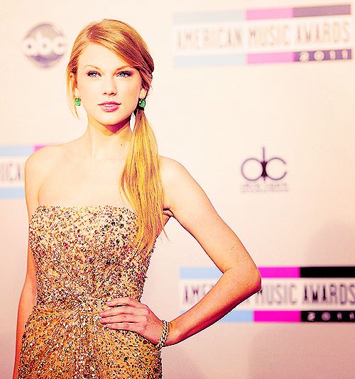 Taylor Swift ในงาน AMAs 2011 สวยมากๆๆ