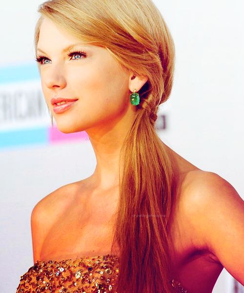 Taylor Swift ในงาน AMAs 2011 สวยมากๆๆ