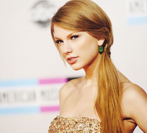 Taylor Swift ในงาน AMAs 2011 สวยมากๆๆ
