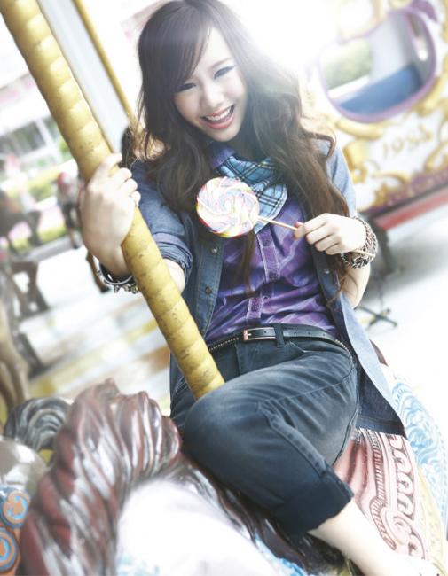 เต้ย-จรินทร์พร & เม้าส์-ณัฐชา @ เปรียว vol. 31 no. 687 November 2011