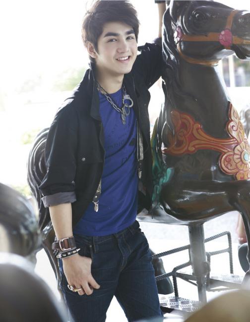 เต้ย-จรินทร์พร & เม้าส์-ณัฐชา @ เปรียว vol. 31 no. 687 November 2011