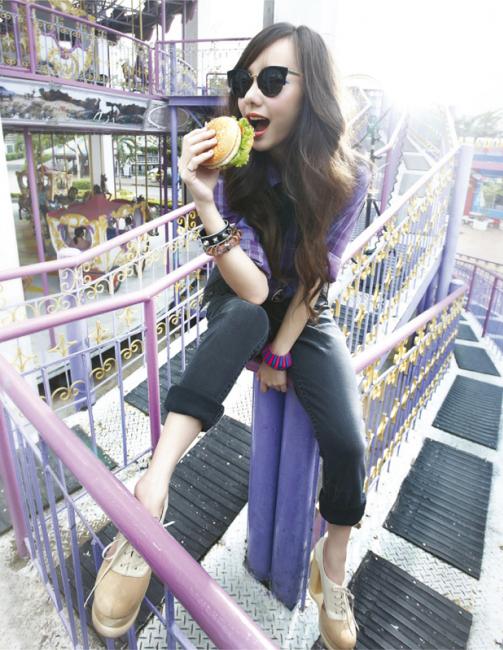 เต้ย-จรินทร์พร & เม้าส์-ณัฐชา @ เปรียว vol. 31 no. 687 November 2011