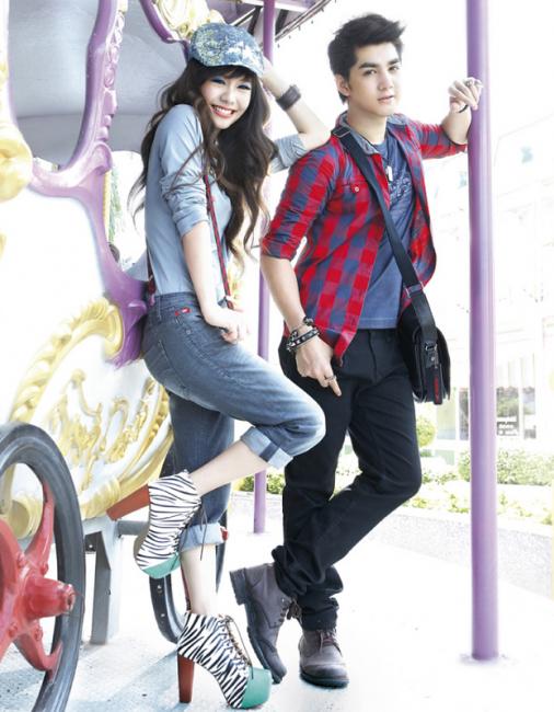 เต้ย-จรินทร์พร & เม้าส์-ณัฐชา @ เปรียว vol. 31 no. 687 November 2011