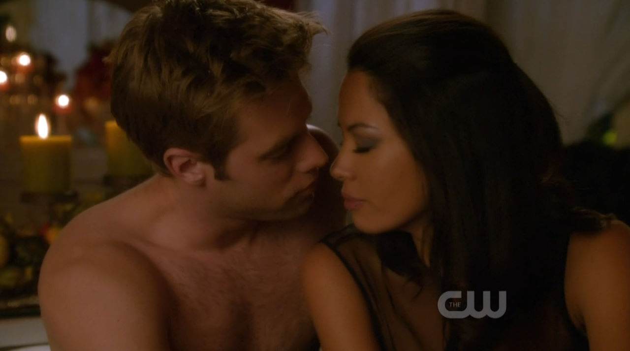 Shaun Sipos & Colin Egglesfield Shirtless in "Melrose" Ep 1×10