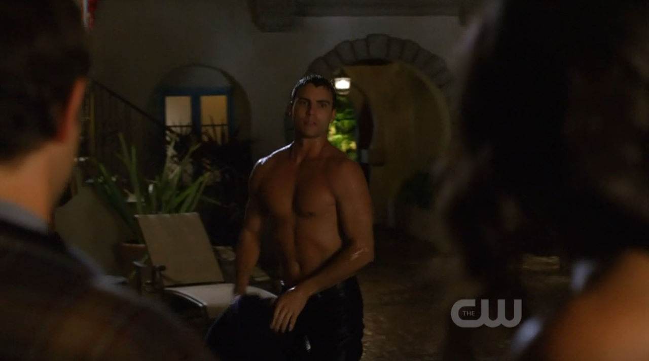 Shaun Sipos & Colin Egglesfield Shirtless in "Melrose" Ep 1×10