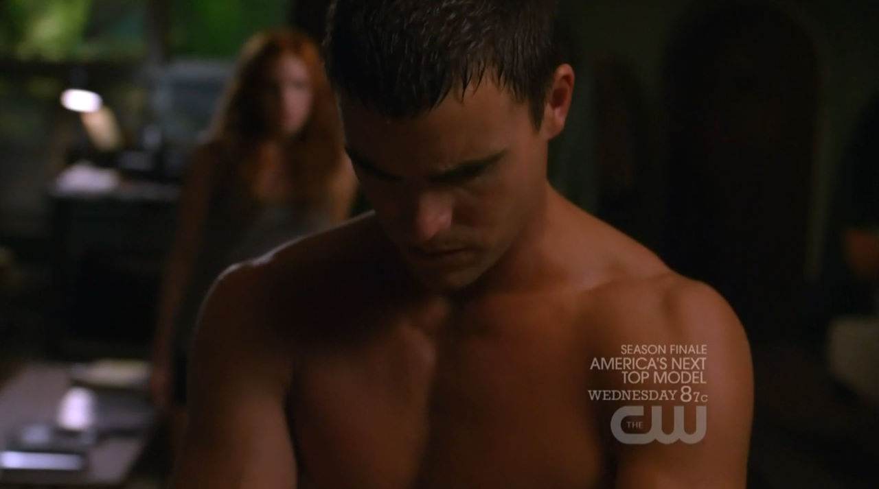 Shaun Sipos & Colin Egglesfield Shirtless in "Melrose" Ep 1×10