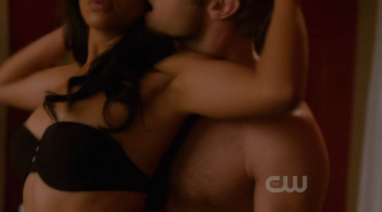 Shaun Sipos & Colin Egglesfield Shirtless in "Melrose" Ep 1×10