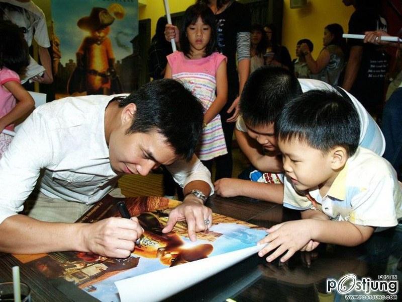 Puss in Boots Gala Night @ Paragon Cineplex