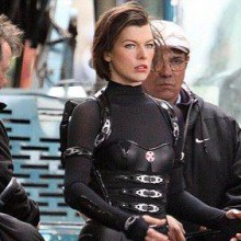 Resident Evil5 ; Retribution ชุดของ Alice ได้แรงบันดาลใจมาจากไหน?