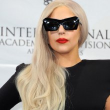 Lady Gaga ที่งาน Emmy Awards 2011