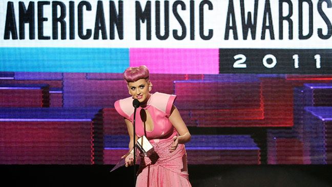 Katy Perry - The One That Got Away - AMA 2011