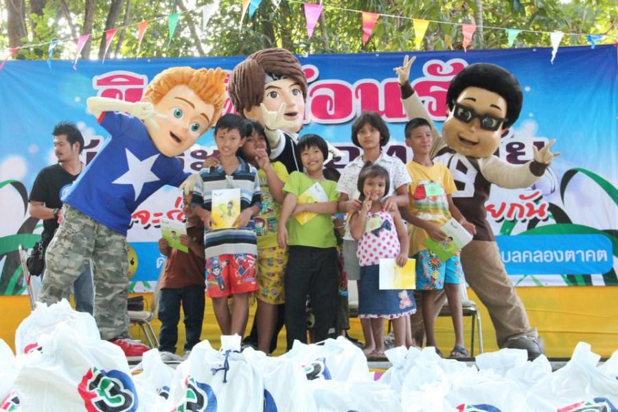 เบิร์ดแลนด์ ช่วยเหลือผู้ประสบภัยน้ำท่วม ณ.ค่ายหลวงบ้านไร่ จ.ราชบุรี