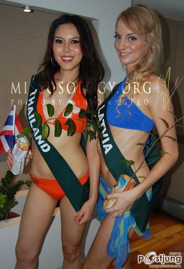 Grace in swimsuit @ Miss Earth 2011