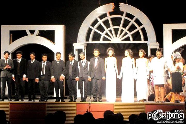 หมู่มวลตัวละคร