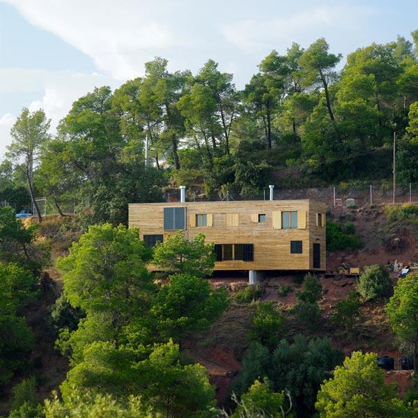 Mountain Home Ideas &ndash; Hillside Home in Barcelona