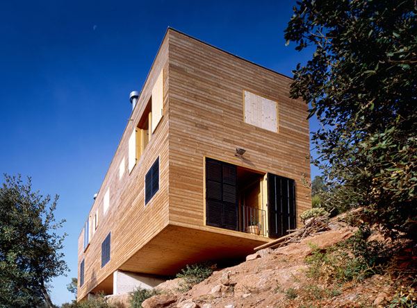 Mountain Home Ideas &ndash; Hillside Home in Barcelona