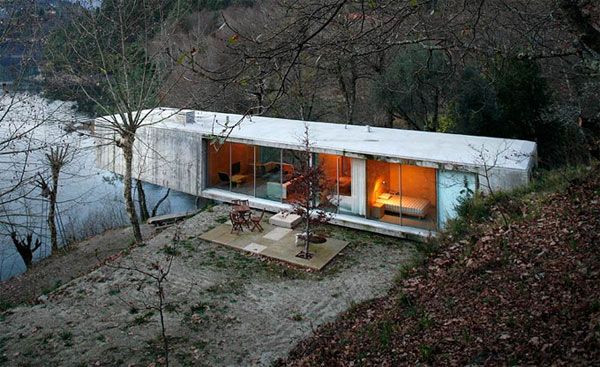Riverfront Architecture – Contemporary Concrete House Overlooking River Views