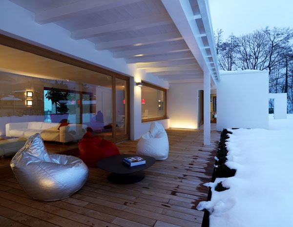 Italian Countryside House Makes a Modern Statement