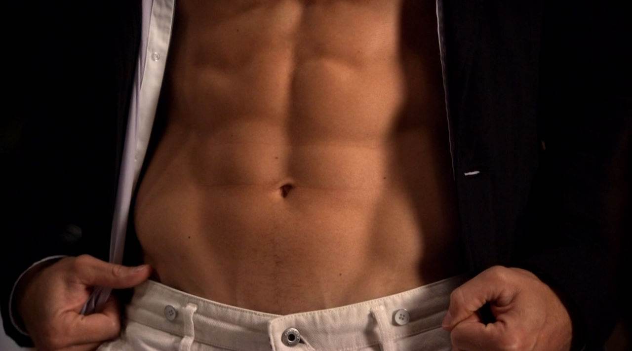 ชอบกล้ามหน้าท้องแบบนี้อ่ะ Trevor Donovan and Tristan Wilds Shirtless in 90210 Ep 2&times;04