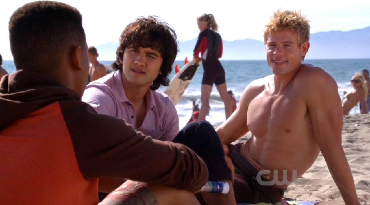 ชอบกล้ามหน้าท้องแบบนี้อ่ะ Trevor Donovan and Tristan Wilds Shirtless in 90210 Ep 2&times;04